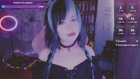 Snapshot of _m_o_n_s_t_e_r_e_n_e_r_g_y_ chatting on May 21, 2026, 5:36 am Mia online show from May 21, 2026, 5:36 am