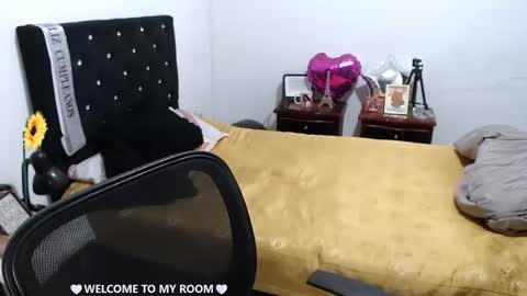 Snapshot of _m_y_q_u_e_e_n_ chatting on February 22, 2026, 1:51 am QUEEN online show from February 22, 2026, 1:51 am