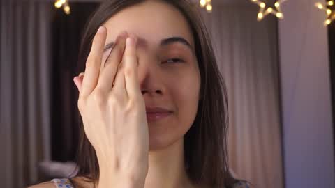  Gwen  online show from December 4, 2024, 7:01 pm