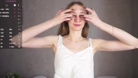  Gwen  online show from September 17, 2025, 7:32 am