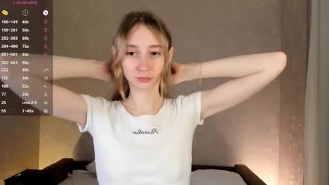  Gwen  online show from October 8, 2025, 3:37 am