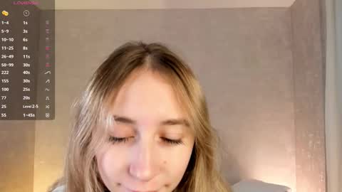  Gwen  online show from October 10, 2025, 3:05 am