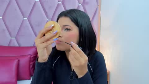 Nahayo  online show from December 17, 2025, 11:49 am