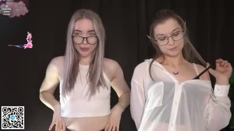 Elva and Kate  online show from October 3, 2025, 7:38 am