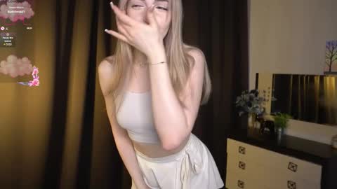 Elva and Kate  online show from December 17, 2025, 5:46 am