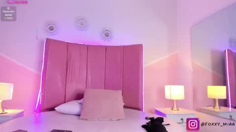 _mia_foxx_ online show from October 2, 2025, 7:54 pm