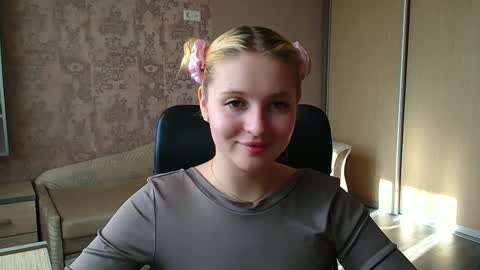 Snapshot of _mila_la_ chatting on May 11, 2026, 2:45 pm Melanie online show from May 11, 2026, 2:45 pm