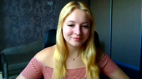Snapshot of _mila_la_ chatting on June 12, 2026, 5:28 am Melanie online show from June 12, 2026, 5:28 am