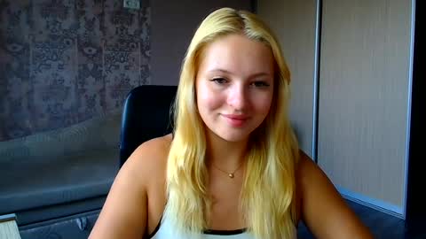 Snapshot of _mila_la_ chatting on August 4, 2026, 8:39 am Melanie online show from August 4, 2026, 8:39 am
