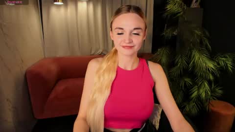 Snapshot of _mila_lux_ chatting on July 3, 2026, 8:59 pm Mila online show from July 3, 2026, 8:59 pm