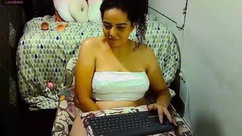 _milf_naughty online show from November 30, 2025, 2:37 am
