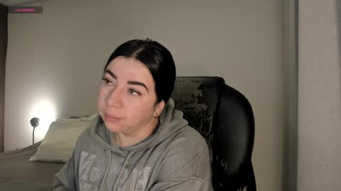 _miss_coco_ online show from November 26, 2025, 9:43 am