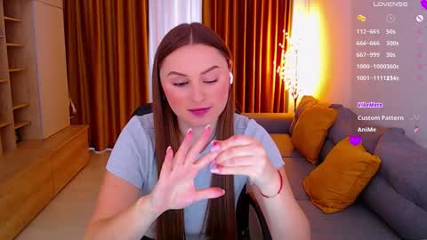 Mia online show from November 24, 2025, 10:48 am