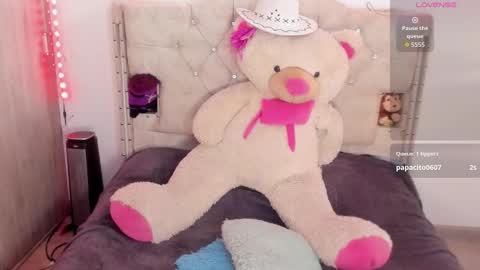 Emi   online show from October 31, 2025, 5:25 pm