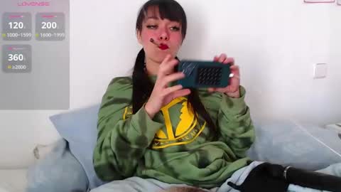 Sophia Help me get 100 thumbs up online show from February 16, 2025, 9:26 am