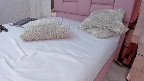 _molly_rosse_ online show from January 3, 2025, 4:06 pm