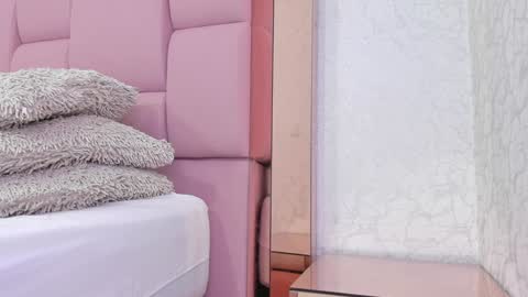 _molly_rosse_ online show from February 4, 2025, 4:08 pm