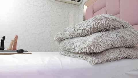 _molly_rosse_ online show from March 8, 2025, 3:45 pm