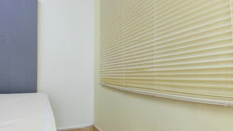 _molly_rosse_ online show from October 16, 2025, 11:44 am