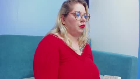 Snapshot of _mooncake chatting on February 3, 2025, 5:46 pm Fiona online show from February 3, 2025, 5:46 pm