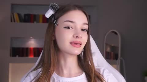 Snapshot of _moonlit_melody_ chatting on February 28, 2026, 4:30 pm Margo online show from February 28, 2026, 4:30 pm