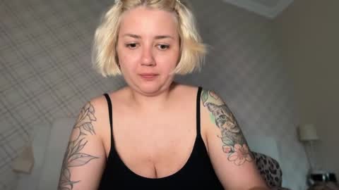 Snapshot of _morpho_ chatting on May 31, 2026, 6:09 pm Francine Aisi Morpho - a genus of blue butterflies. online show from May 31, 2026, 6:09 pm