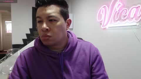 Panda  online show from September 19, 2025, 12:39 pm