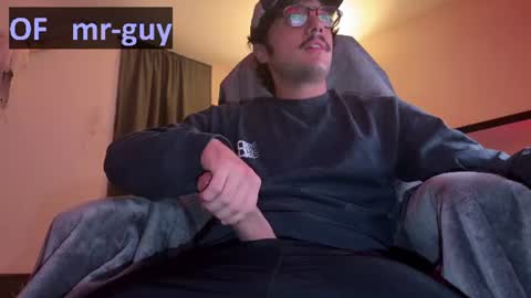 Snapshot of _mrguy_ chatting on July 14, 2026, 8:19 am _mrguy_ online show from July 14, 2026, 8:19 am