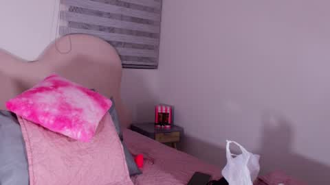 Luna online show from April 12, 2026, 3:00 am