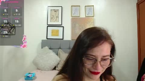Snapshot of _naomi_s chatting on May 19, 2026, 1:39 pm _naomi_s online show from May 19, 2026, 1:39 pm