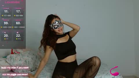 _nayade_ online show from October 14, 2025, 11:49 pm