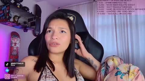 Mai   MODEL INDEPENT  online show from February 6, 2025, 10:43 pm