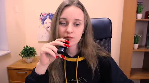 Nica online show from January 15, 2025, 3:18 pm