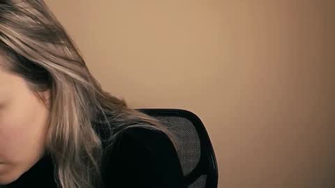 Nica online show from October 29, 2025, 9:11 am