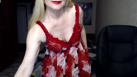 Snapshot of _night_fantasy_ chatting on February 4, 2025, 5:12 pm Donella online show from February 4, 2025, 5:12 pm