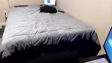 Olivia online show from November 6, 2025, 10:05 am