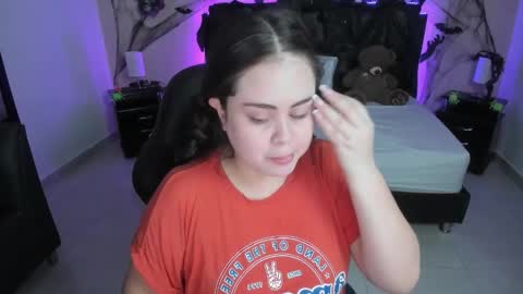 Snapshot of _oliviajoness chatting on October 18, 2025, 12:06 pm Olivia jones online show from October 18, 2025, 12:06 pm