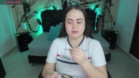 Snapshot of _oliviajoness chatting on October 29, 2025, 11:34 am Olivia jones online show from October 29, 2025, 11:34 am