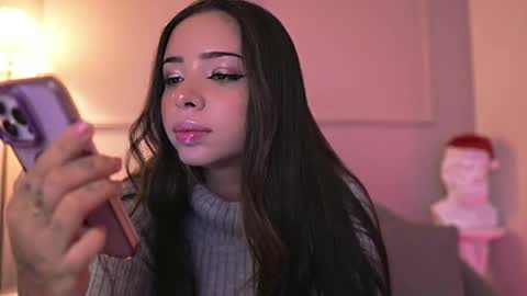 _paulah2 online show from January 7, 2026, 7:49 pm