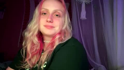 _peaceoutgirlscout_ online show from September 19, 2025, 2:57 am
