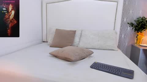  peach1  online show from February 4, 2025, 8:06 pm