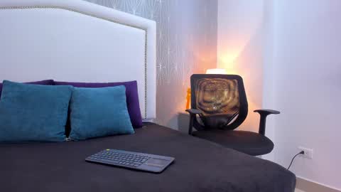  peach1  online show from September 29, 2025, 2:55 pm