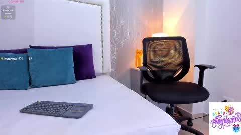  peach1  online show from October 14, 2025, 2:18 pm