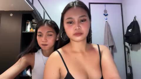 _petitechloe online show from April 20, 2026, 7:37 pm