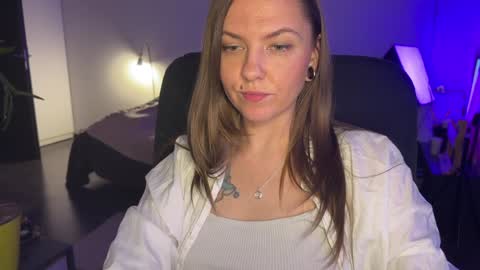 Snapshot of _private_person_ chatting on December 7, 2024, 7:54 pm HADLY today day-off see u online 0112 online show from December 7, 2024, 7:54 pm