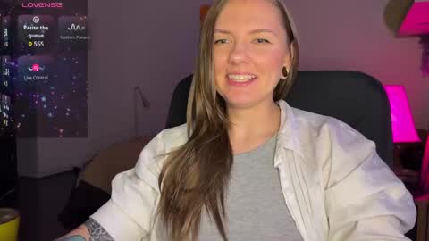 Snapshot of _private_person_ chatting on January 10, 2025, 5:45 pm HADLY today day-off see u online 0112 online show from January 10, 2025, 5:45 pm