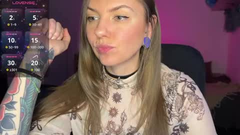Snapshot of _private_person_ chatting on January 21, 2025, 5:09 pm HADLY today day-off see u online 0112 online show from January 21, 2025, 5:09 pm