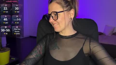 Snapshot of _private_person_ chatting on January 26, 2025, 6:27 pm HADLY today day-off see u online 0112 online show from January 26, 2025, 6:27 pm