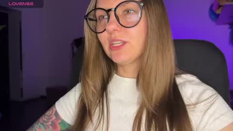 Snapshot of _private_person_ chatting on February 9, 2025, 6:16 pm HADLY today day-off see u online 0112 online show from February 9, 2025, 6:16 pm