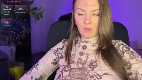 Snapshot of _private_person_ chatting on February 17, 2025, 5:43 pm HADLY today day-off see u online 0112 online show from February 17, 2025, 5:43 pm